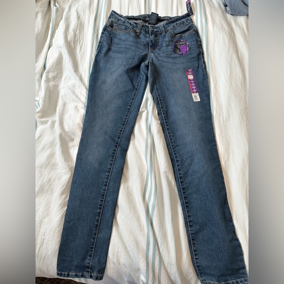 NWT Faded Glory Size 4 Skinny Jeans - Picture 1 of 5